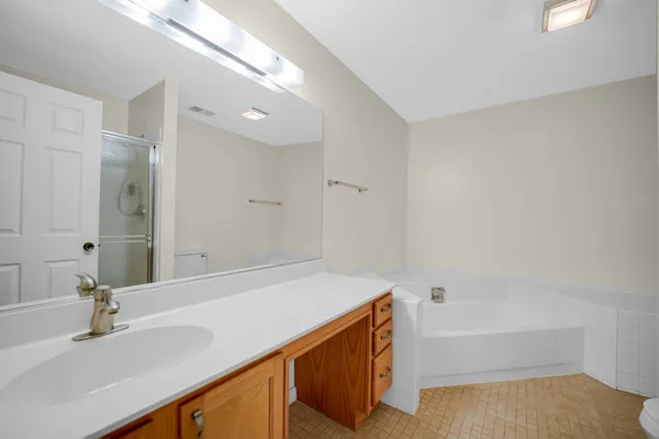 $250,000 | 62 Winding Run Lane, Unit 62, Streamwood, IL 60107