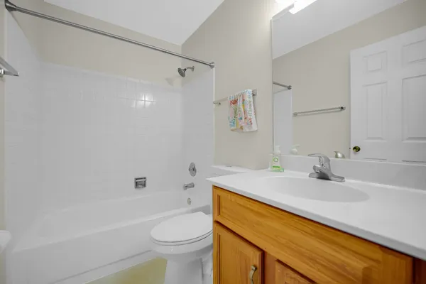 $250,000 | 62 Winding Run Lane, Unit 62, Streamwood, IL 60107