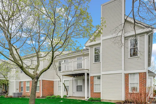 $250,000 | 62 Winding Run Lane, Unit 62, Streamwood, IL 60107