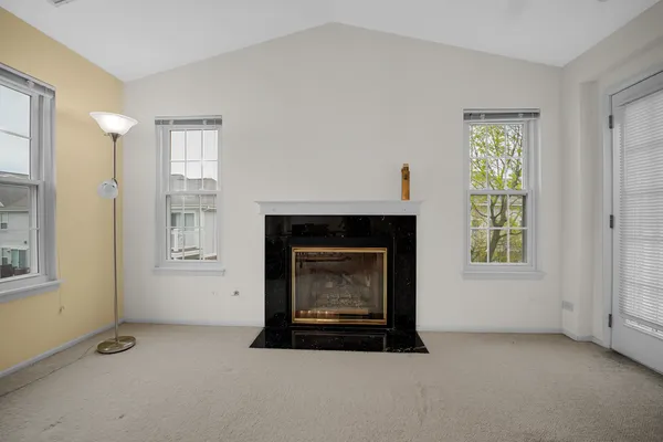 $250,000 | 62 Winding Run Lane, Unit 62, Streamwood, IL 60107