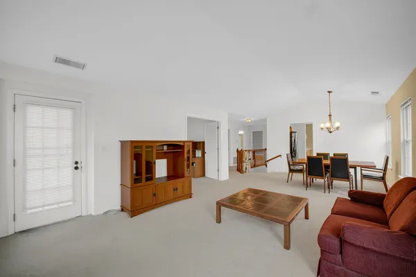 $250,000 | 62 Winding Run Lane, Unit 62, Streamwood, IL 60107