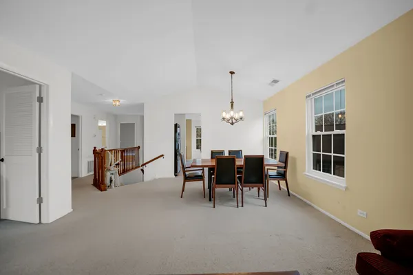 $250,000 | 62 Winding Run Lane, Unit 62, Streamwood, IL 60107
