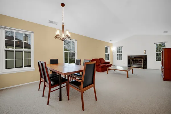 $250,000 | 62 Winding Run Lane, Unit 62, Streamwood, IL 60107