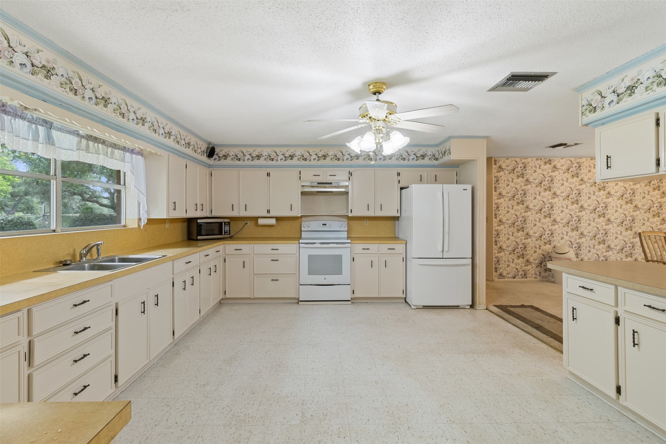 1205 Struss Lane Columbus, TX 78934 - Photo 10 of 22 Gallery Image 10