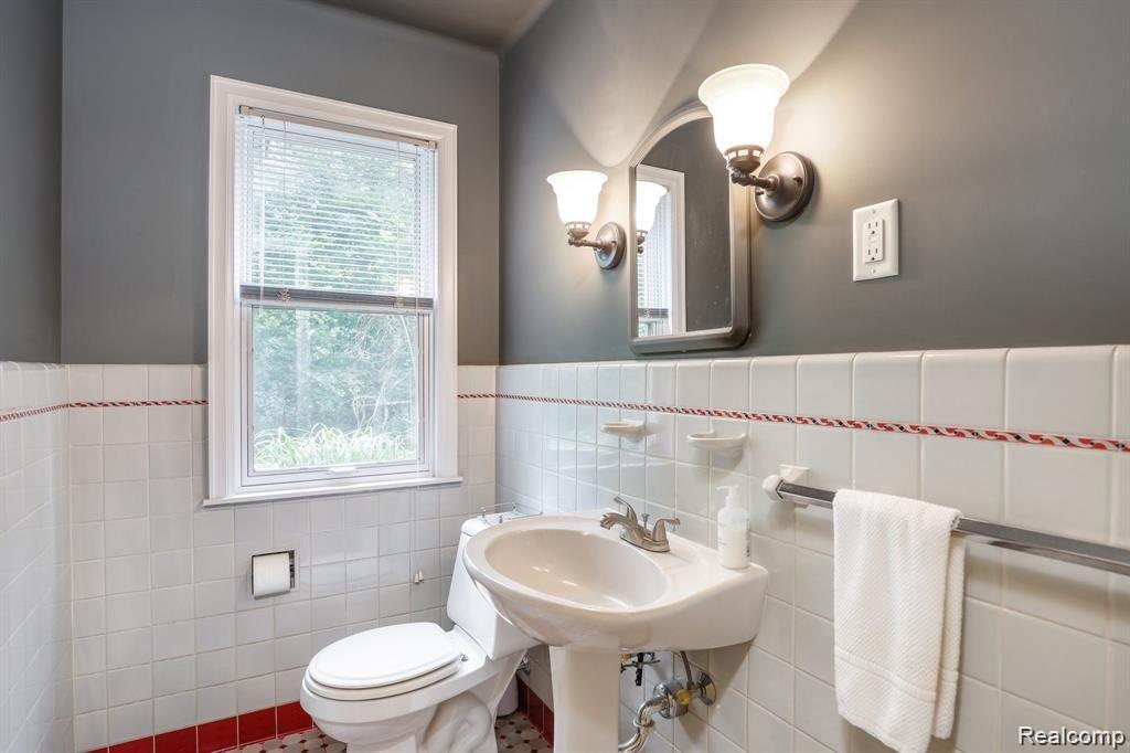 31241 Lahser Road Beverly Hills, MI 48025 - Photo 29 of 65