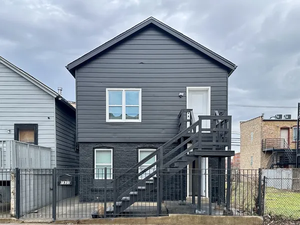 $2,800 | 1937 West Grand Avenue, Unit 2, Chicago, IL 60622