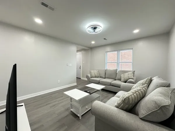 $2,800 | 1937 West Grand Avenue, Unit 2, Chicago, IL 60622