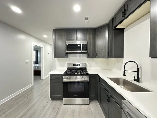 $2,800 | 1937 West Grand Avenue, Unit 2, Chicago, IL 60622