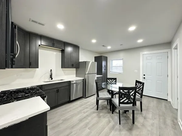 $2,800 | 1937 West Grand Avenue, Unit 2, Chicago, IL 60622