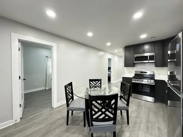 $2,800 | 1937 West Grand Avenue, Unit 2, Chicago, IL 60622