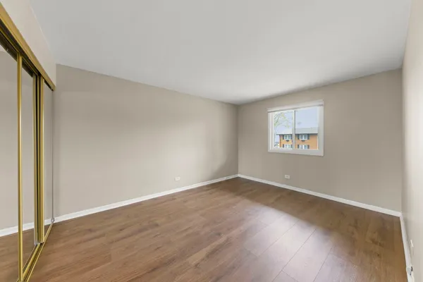 $220,000 | 641 Dulles Road, Unit B, Des Plaines, IL 60016
