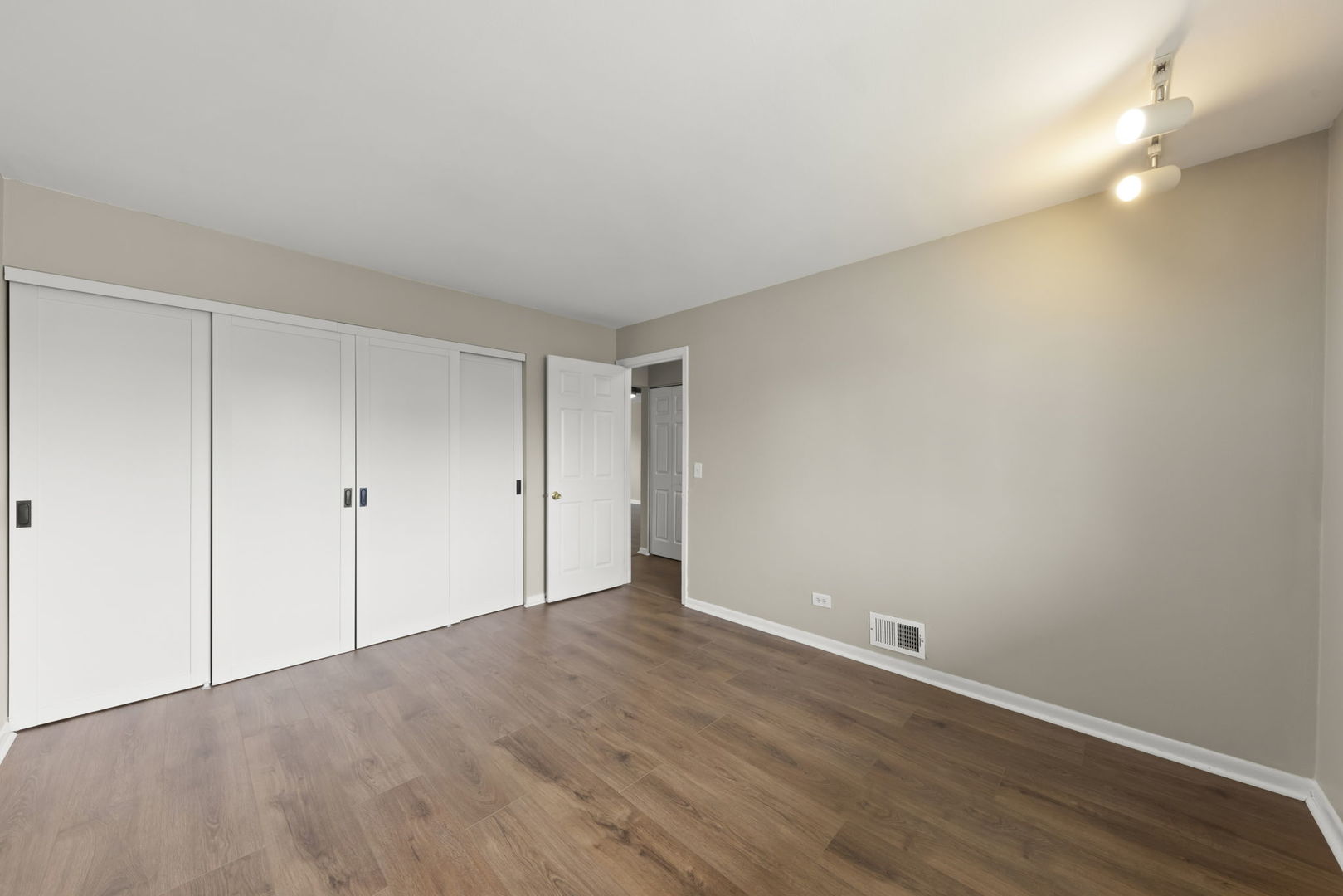 641 Dulles Road, Unit B Des Plaines, IL 60016 - Photo 17 of 21
