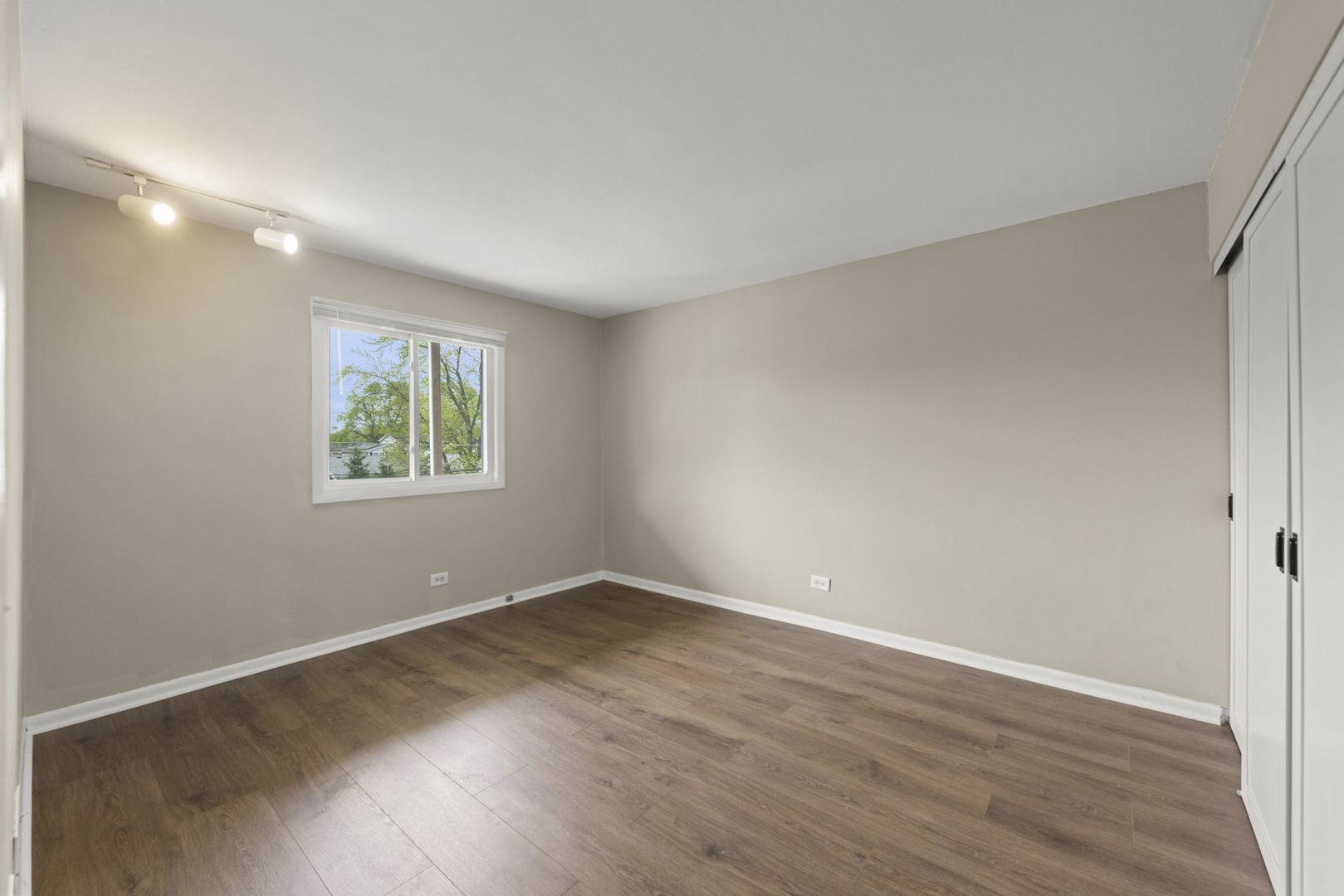 641 Dulles Road, Unit B Des Plaines, IL 60016 - Photo 18 of 21
