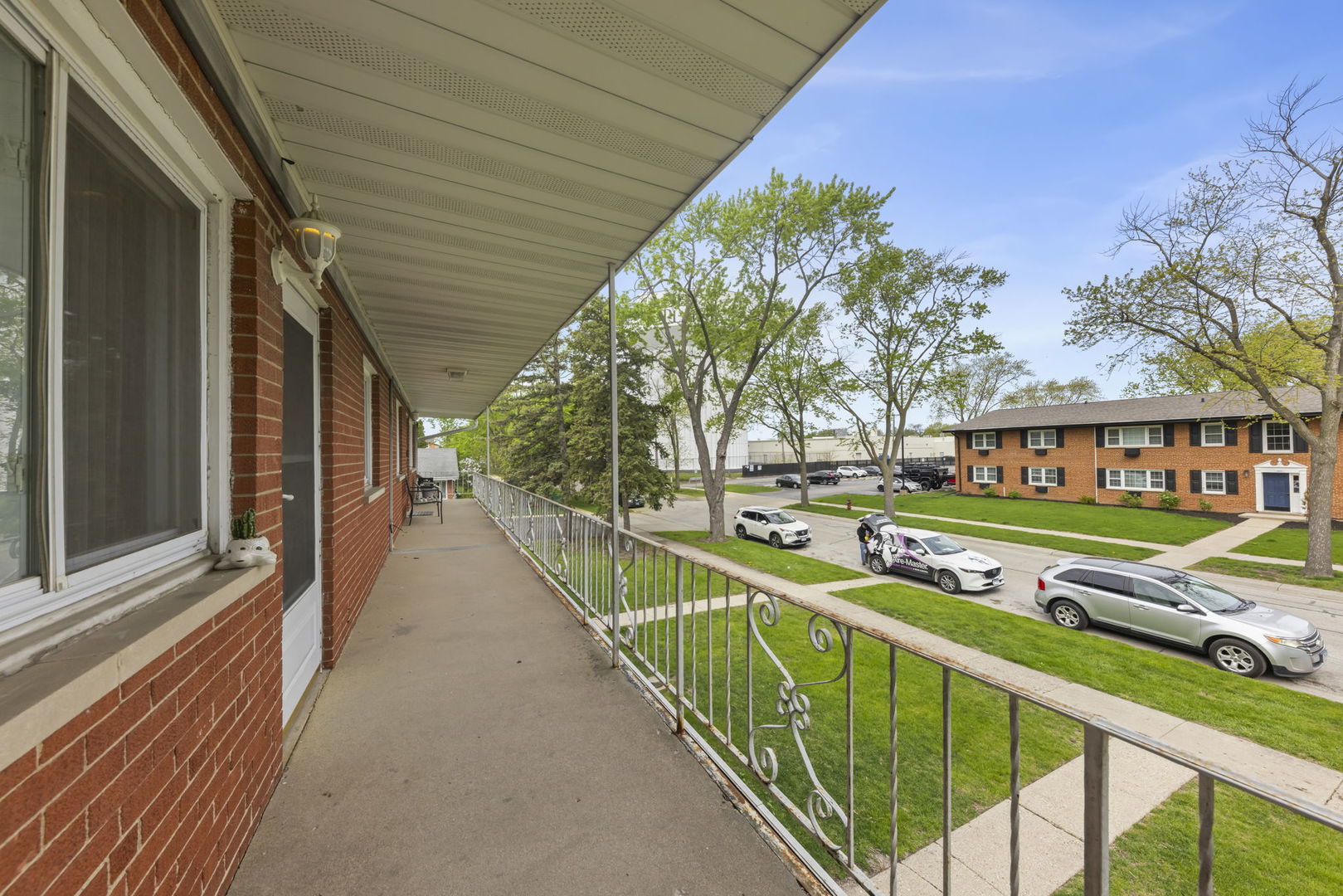 641 Dulles Road, Unit B Des Plaines, IL 60016 - Photo 3 of 21
