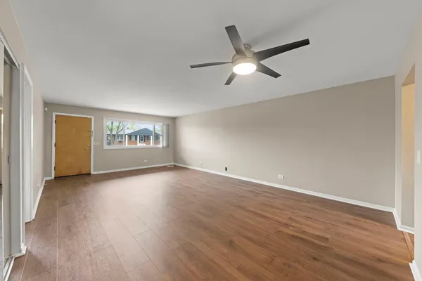 $220,000 | 641 Dulles Road, Unit B, Des Plaines, IL 60016