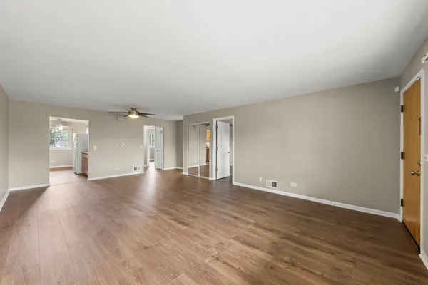 $220,000 | 641 Dulles Road, Unit B, Des Plaines, IL 60016