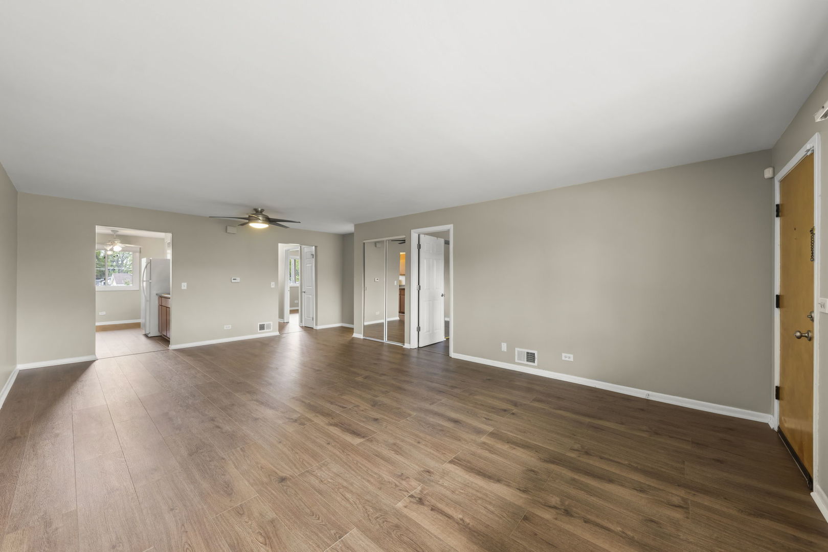 641 Dulles Road, Unit B Des Plaines, IL 60016 - Photo 5 of 21
