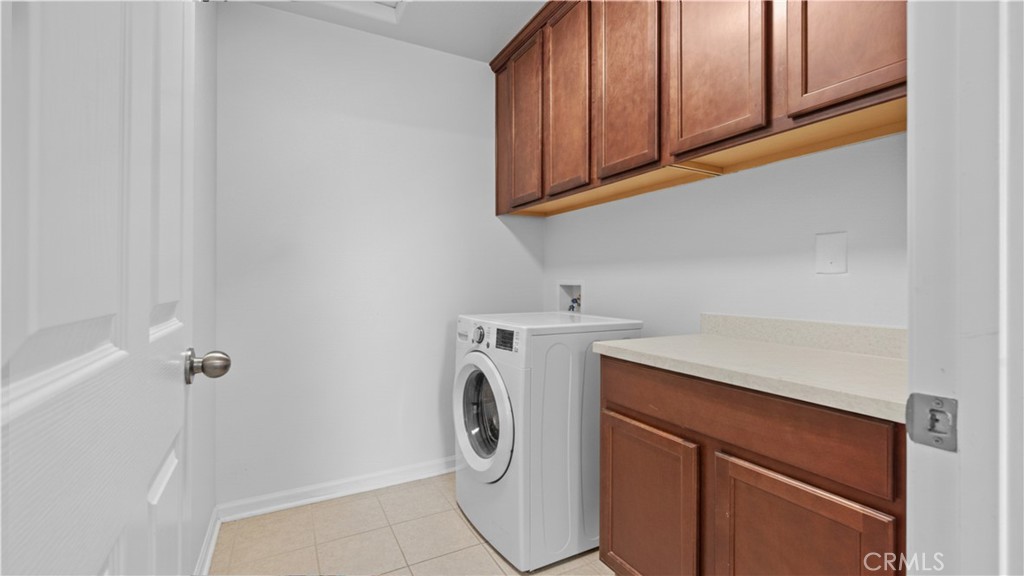 3641 Bur Oak Road San Bernardino, CA 92407 - Photo 18 of 20 a utility room with dryer and washer