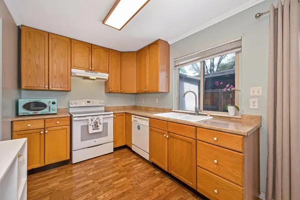 $288,000 | 8841 La Riviera Drive, Unit E, Sacramento, CA 95826