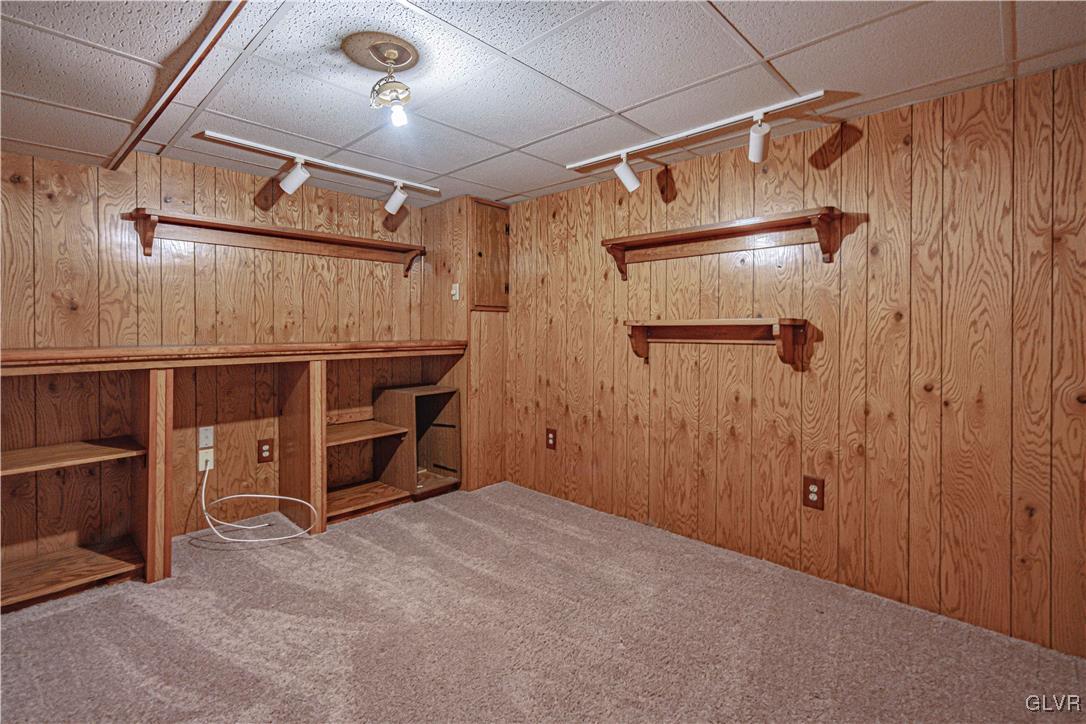 353 Hanover Street Bethlehem, PA 18018 - Photo 29 of 38 a view of a garage