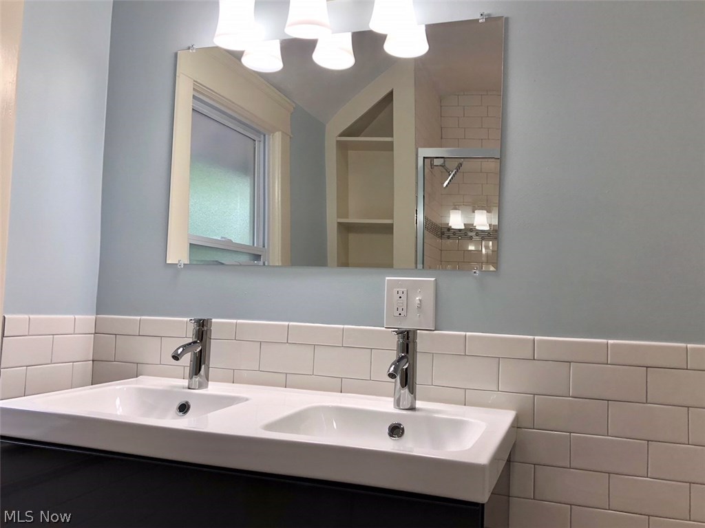 2612 Princeton Road Cleveland, OH 44118 - Photo 18 of 29 Gallery Image 18