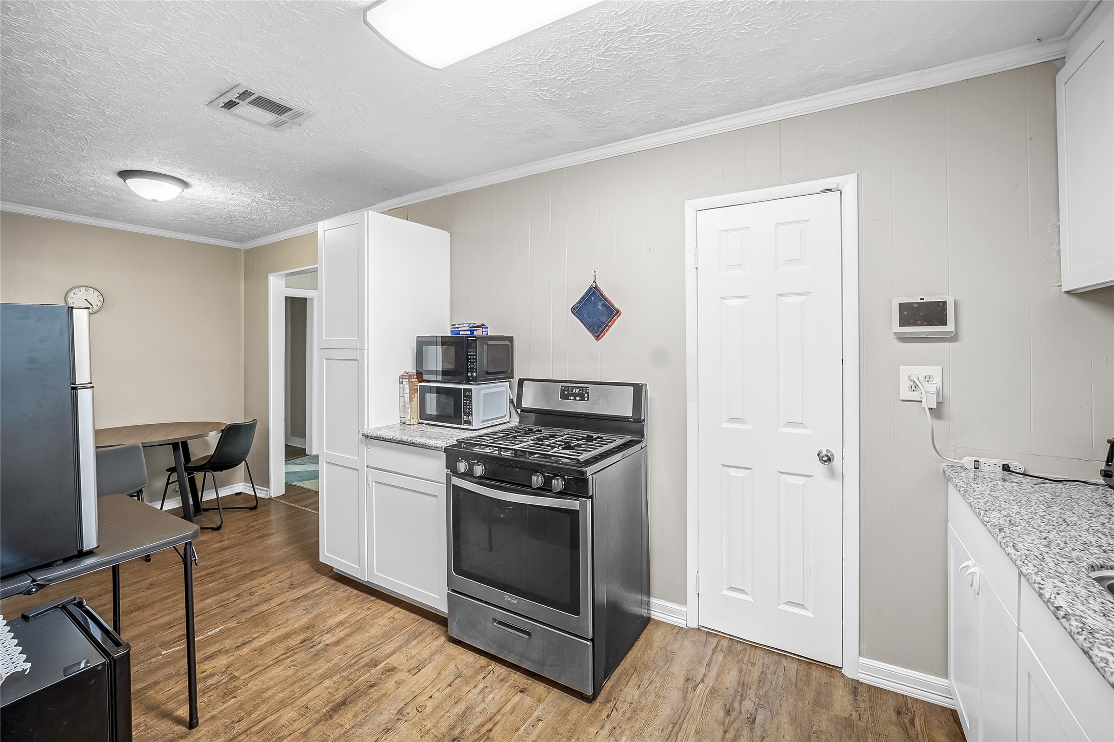 705 Akers Street Angleton, TX 77515 - Photo 6 of 15