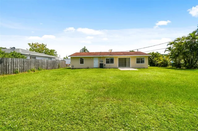 $325,000 | 458 Southeast Galleon Lane, Port St. Lucie, FL 34983
