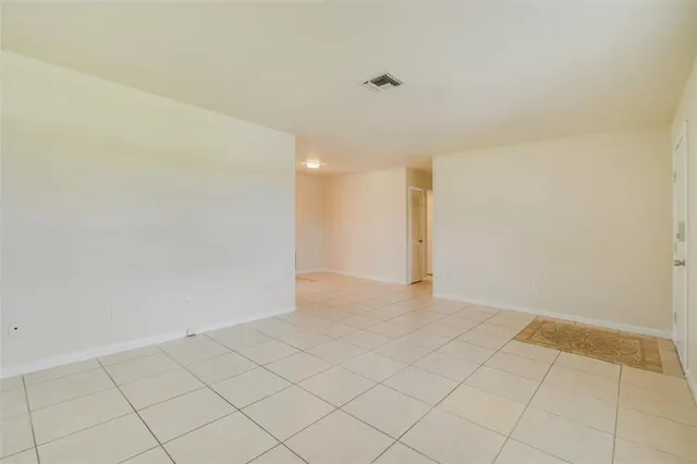 $325,000 | 458 Southeast Galleon Lane, Port St. Lucie, FL 34983