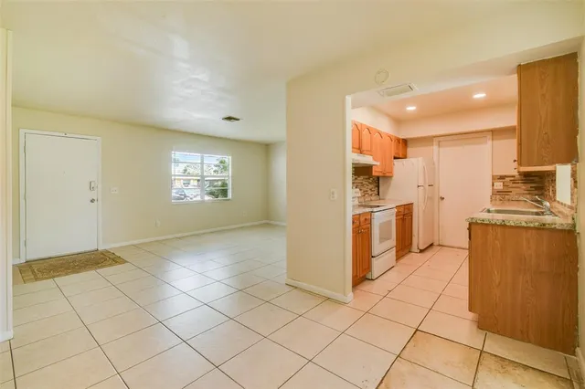 $325,000 | 458 Southeast Galleon Lane, Port St. Lucie, FL 34983