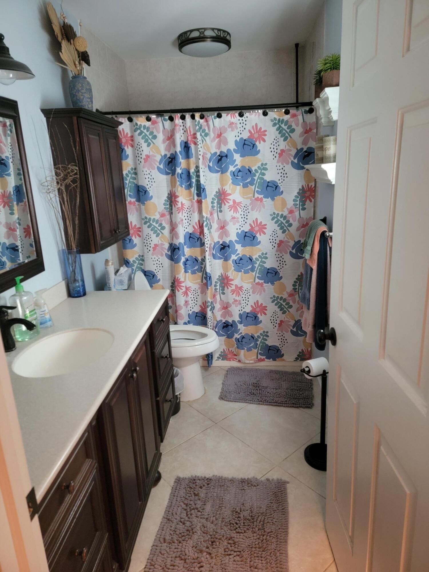 27 Vista Del Rio Boynton Beach, FL 33426 - Photo 27 of 45 Master bathroom no tub
