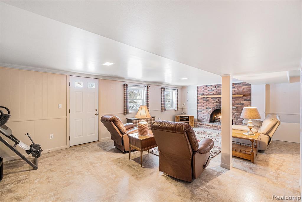 1345 Williamsburg Road Flint, MI 48507 - Photo 18 of 23 Gallery Image 18