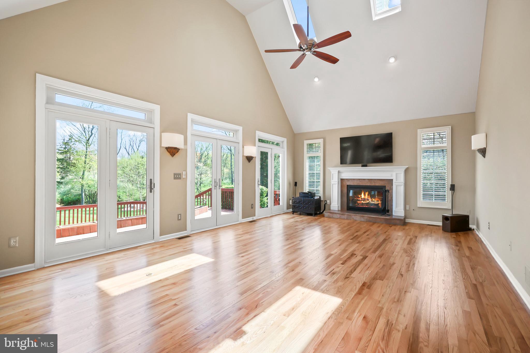 80 New Road Lambertville, NJ 08530 - Photo 27 of 62 Elegant family room with open, airy design