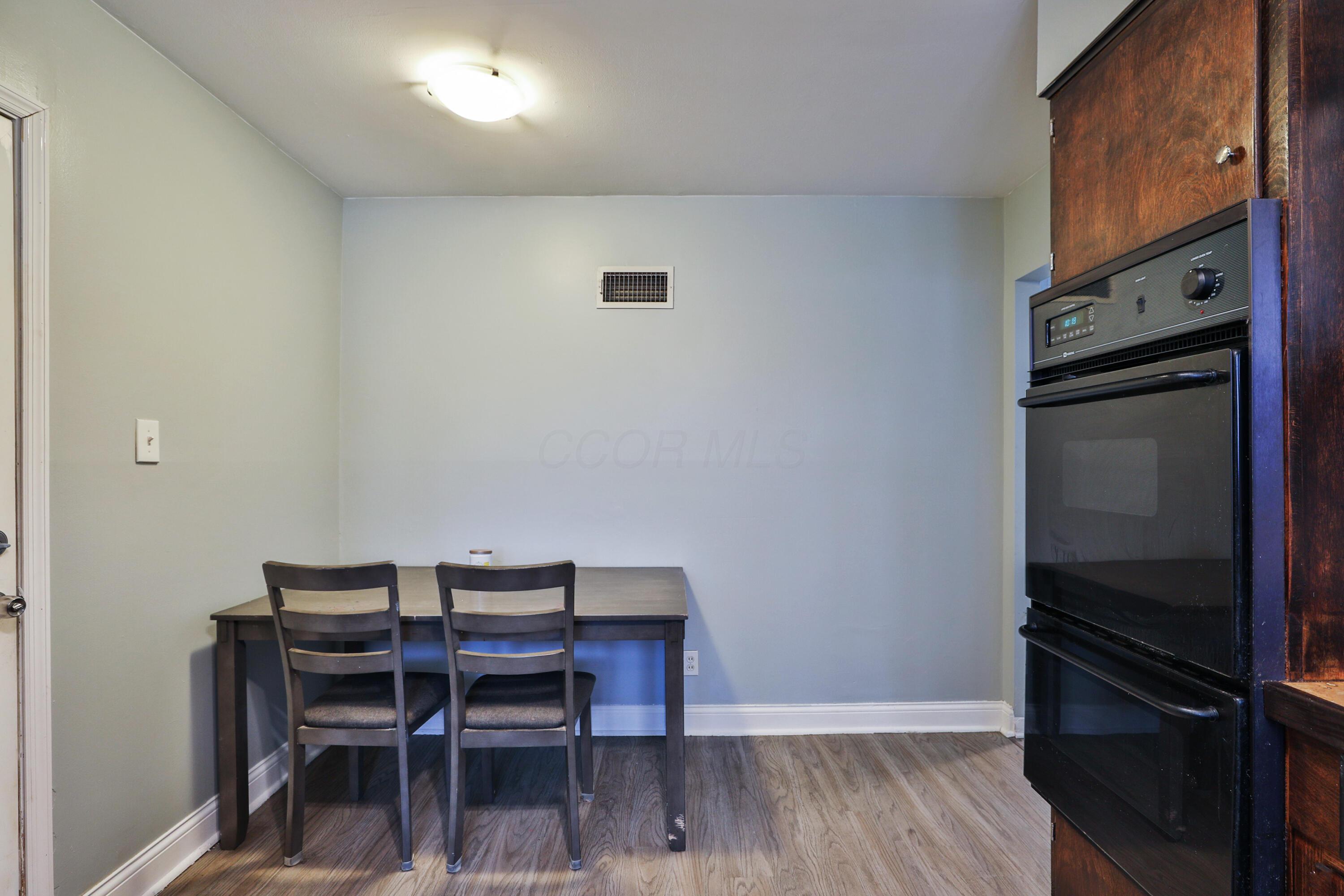 404 Old Village Road Columbus, OH 43228 - Photo 14 of 43 Eat-in Kitchen
