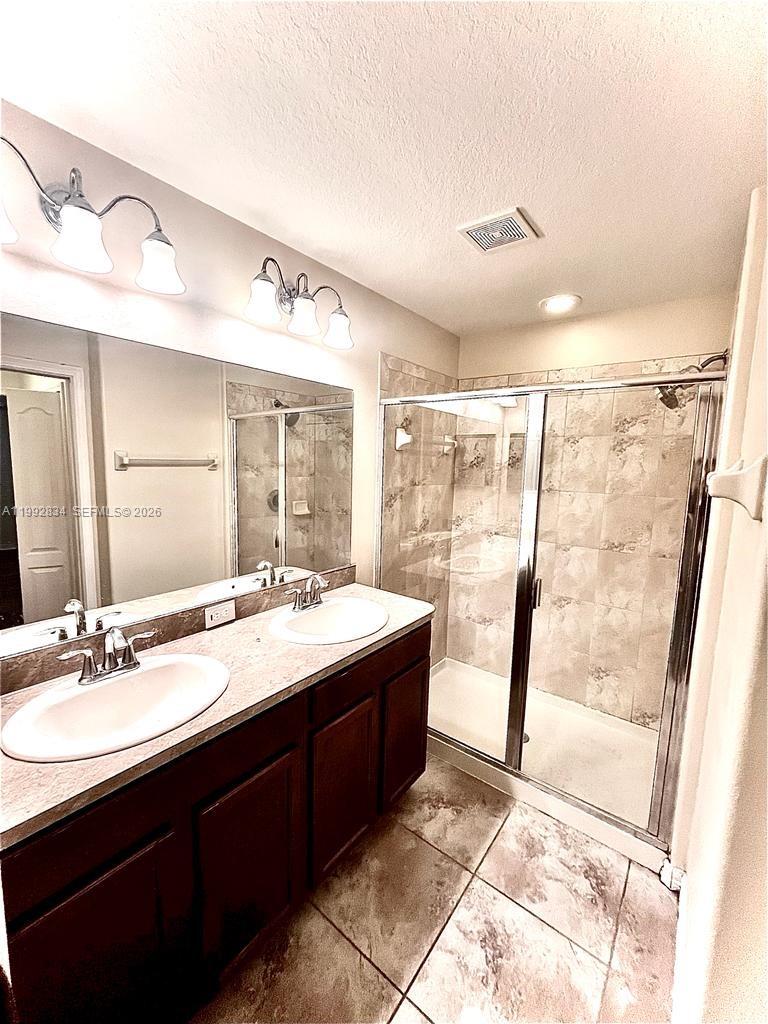 3154 Rodrick Circle Orlando, FL 32824 - Photo 15 of 21 a bathroom with a double vanity sink and a mirror