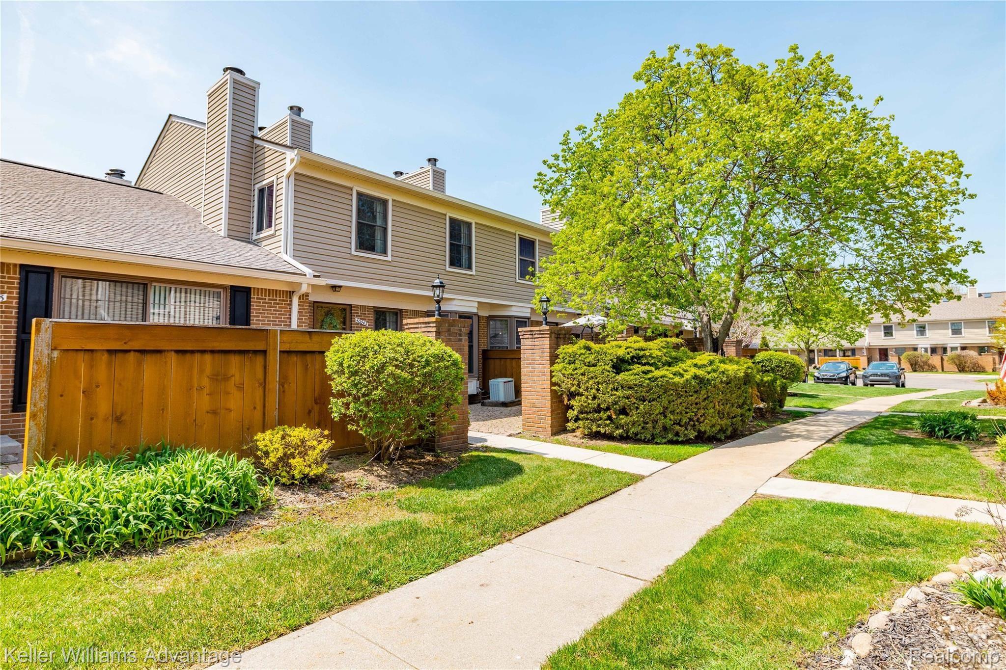 40043 Crosswinds Road Novi, MI 48375 - Photo 2 of 21 40043 Crosswinds, Novi (1 of 21).jpg