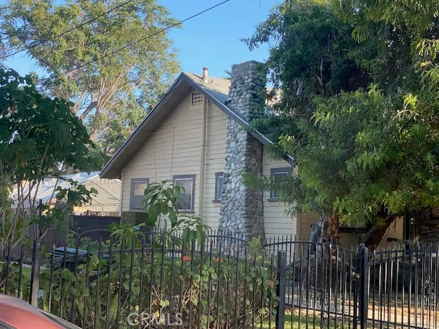 a backyard of a house with plants and tree