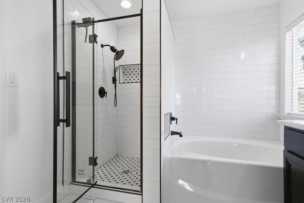 2376 Tilden Way Henderson, NV 89074 - Photo 39 of 54 Primary bath with seperate tub and shower.