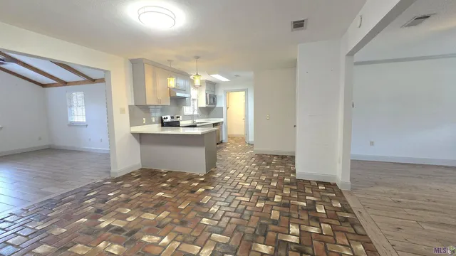 $185,000 | 463 West Chalfont Drive, Baton Rouge, LA 70819