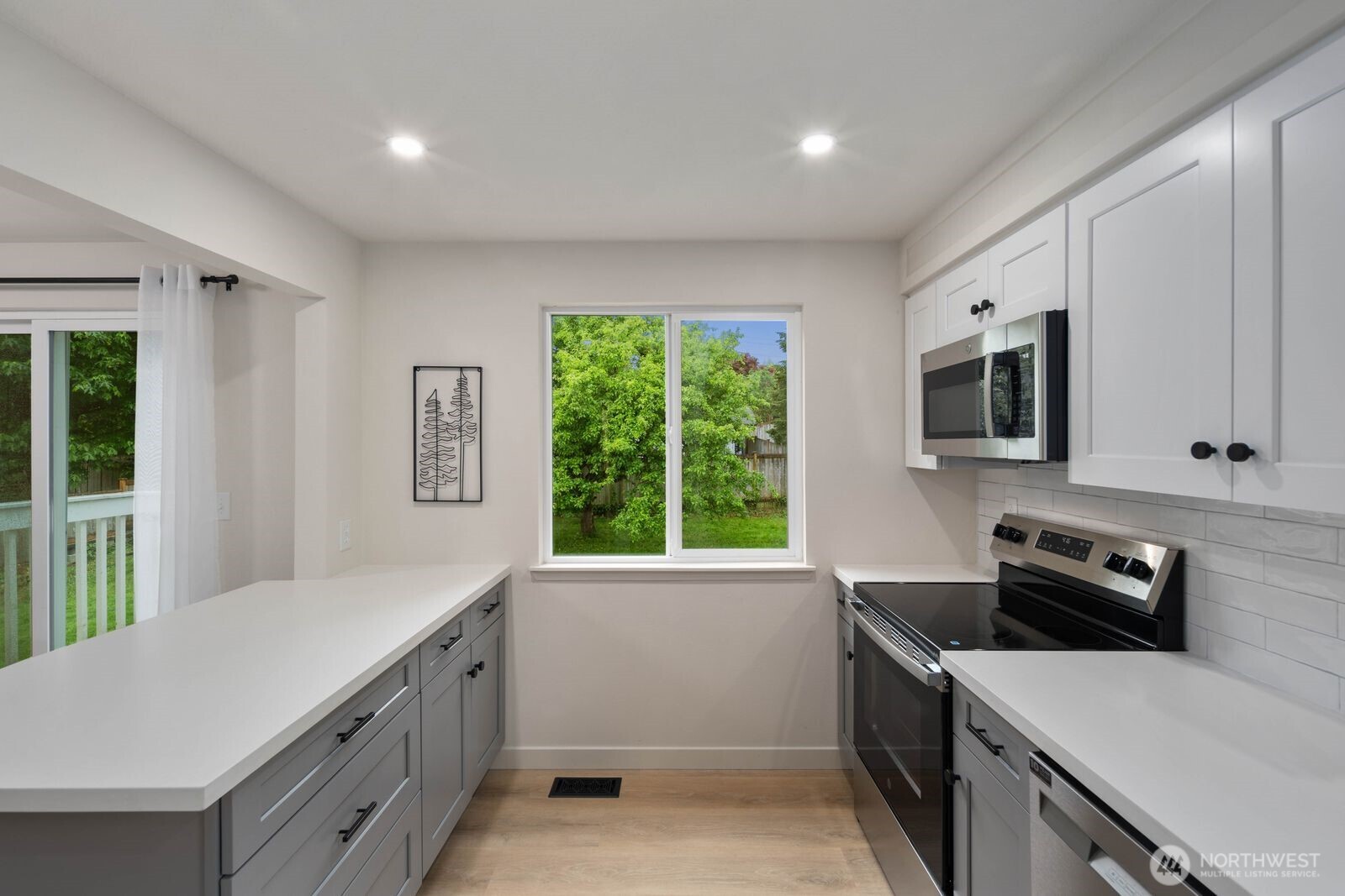612 19th Street Snohomish, WA 98290 - Photo 15 of 33 a kitchen that has a sink and a stove in it