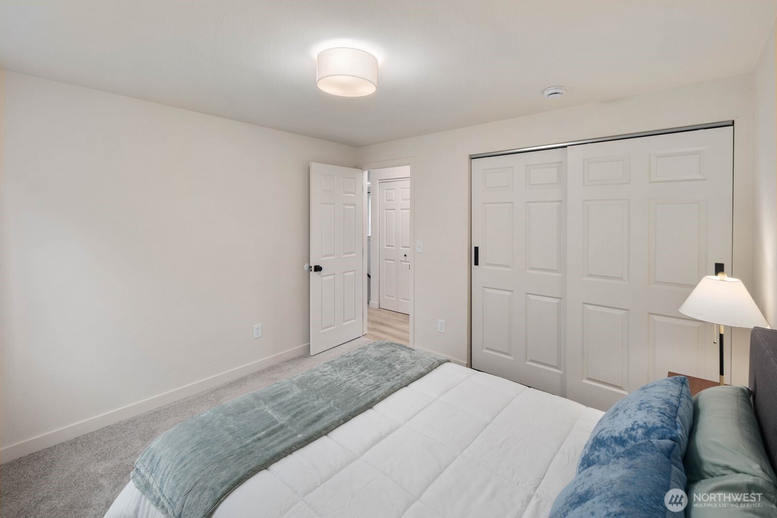 612 19th Street Snohomish, WA 98290 - Photo 20 of 33 a bedroom with a bed and a lamp