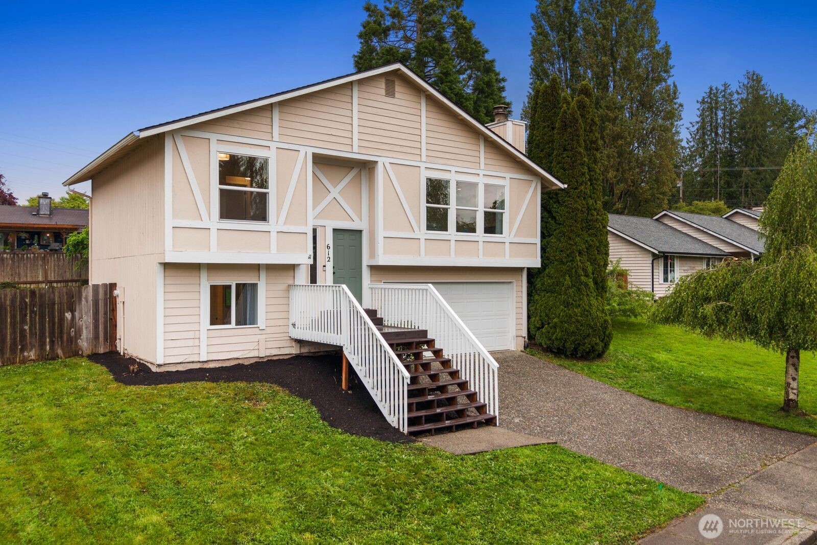 612 19th Street Snohomish, WA 98290 - Photo 3 of 33 a front view of a house with garden