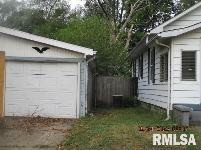 807 South 13th Street Pekin, IL 61554 - Photo 2 of 13
