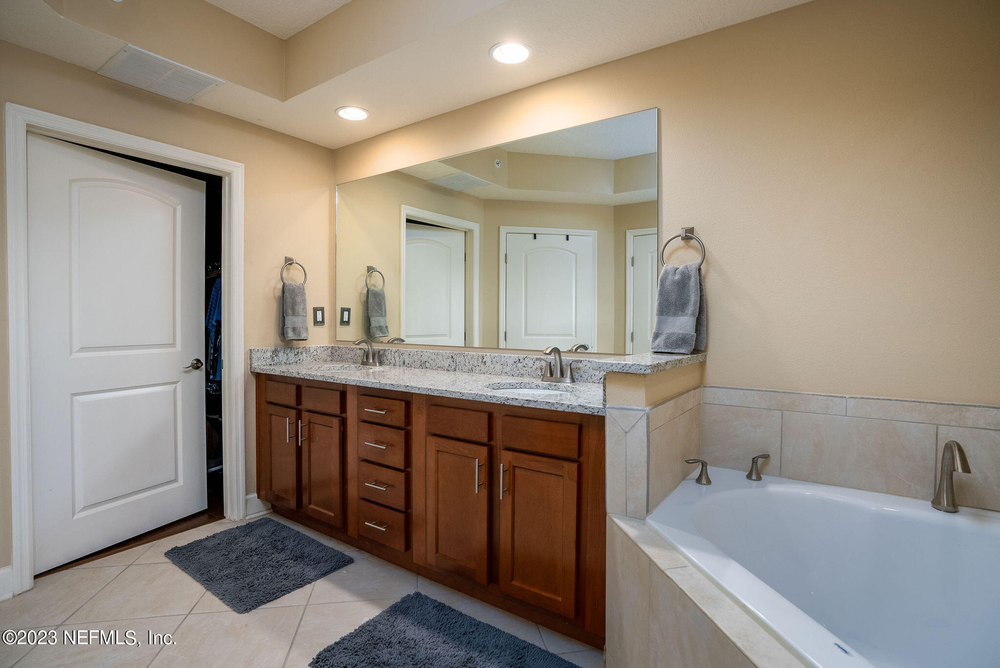 3958 Baymeadows Road, Unit 2502 Jacksonville, FL 32217 - Photo 40 of 87 materbath2