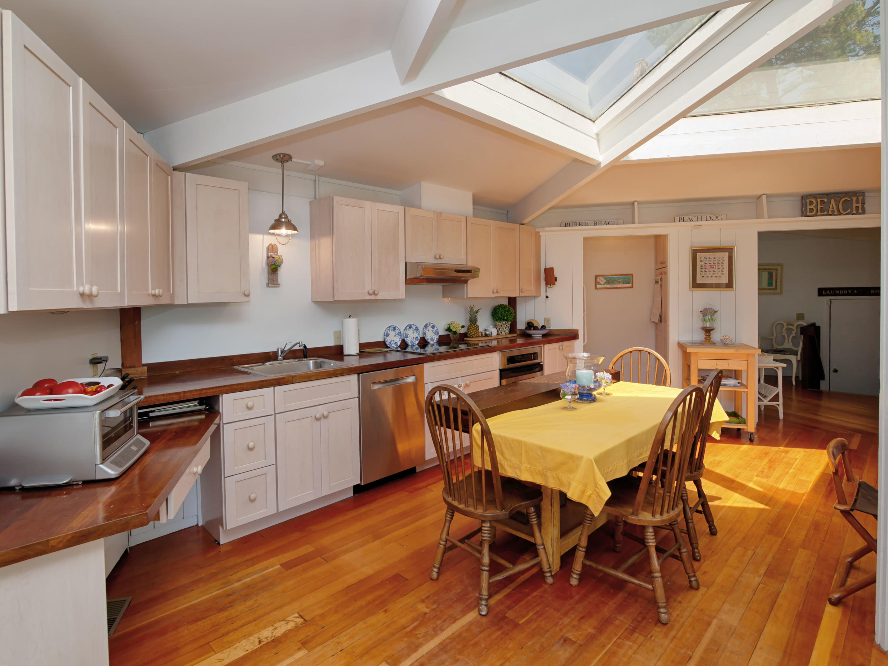 25 Vineyard Road Cotuit, MA 02635 - Photo 6 of 20 011_25Vineyard_06302014