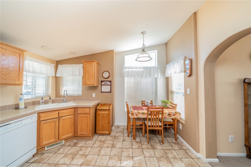 22241 Nisqually Road, Unit 118 Apple Valley, CA 92308 - Photo 15 of 56 a large kitchen with a table and chairs