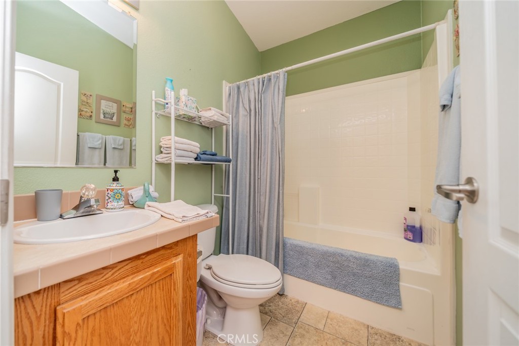 22241 Nisqually Road, Unit 118 Apple Valley, CA 92308 - Photo 28 of 56 a bathroom with a sink toilet and shower