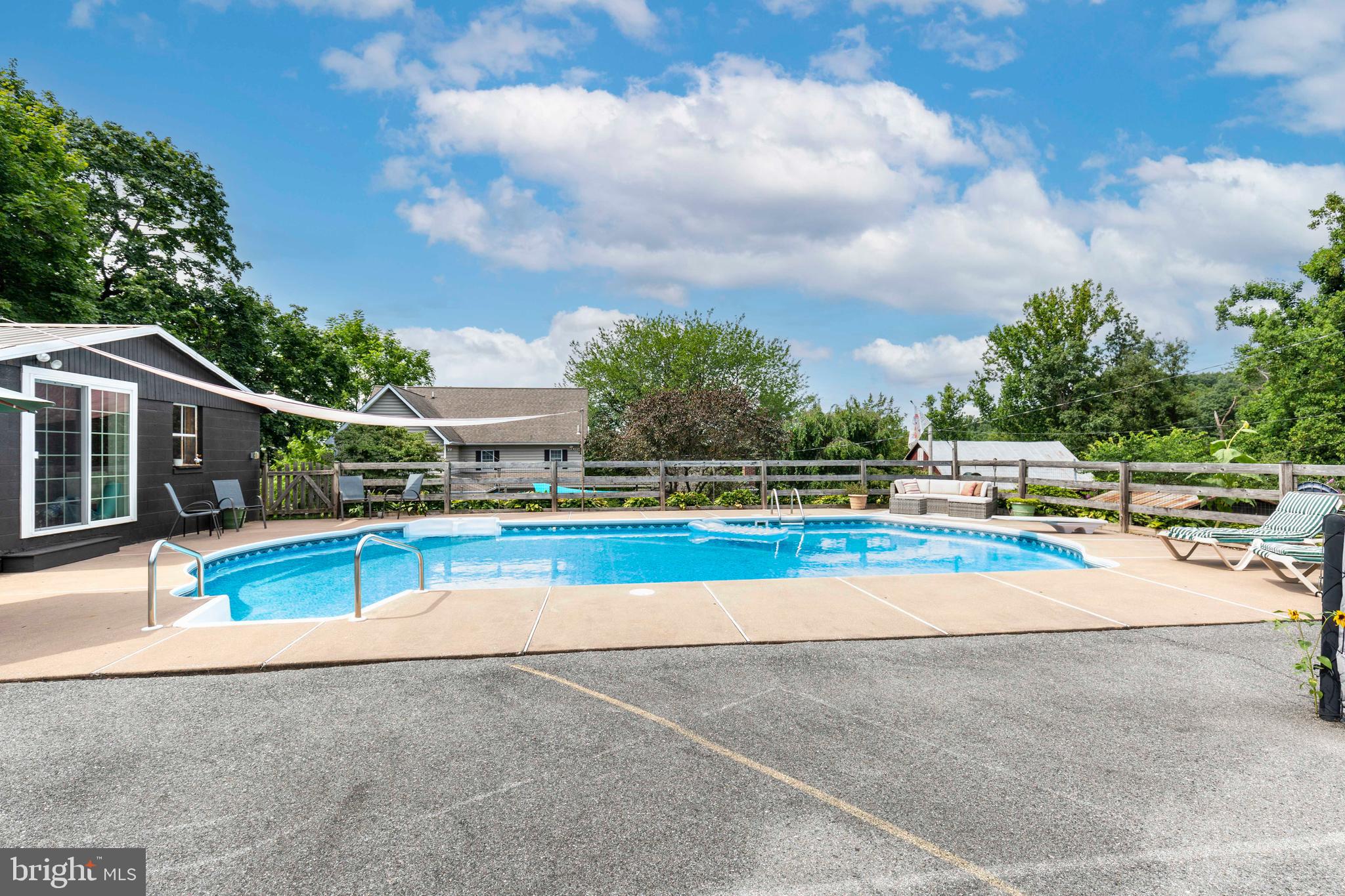 2617 Old Fort Schoolhouse Road Hampstead, MD 21074 - Photo 19 of 78 Inground pool