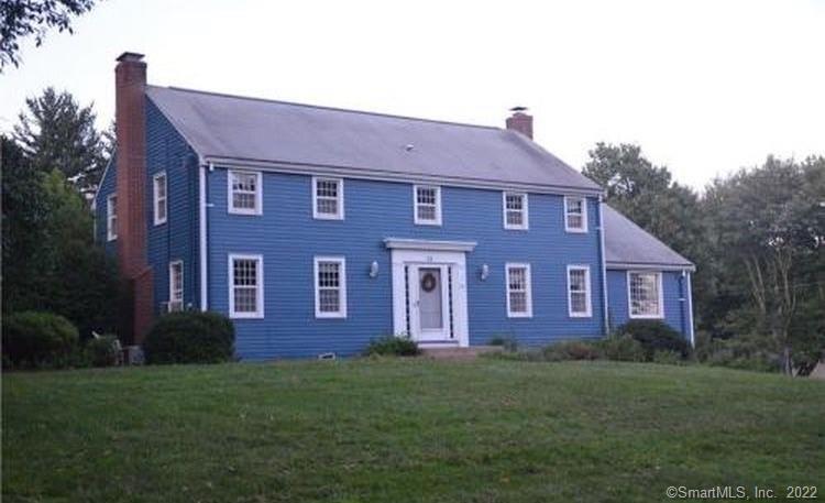 Welcome to 29 Crestwood Rd. Part of the Musket Trail Neighborhood & the MOST SOUGHT after neighborhoods.