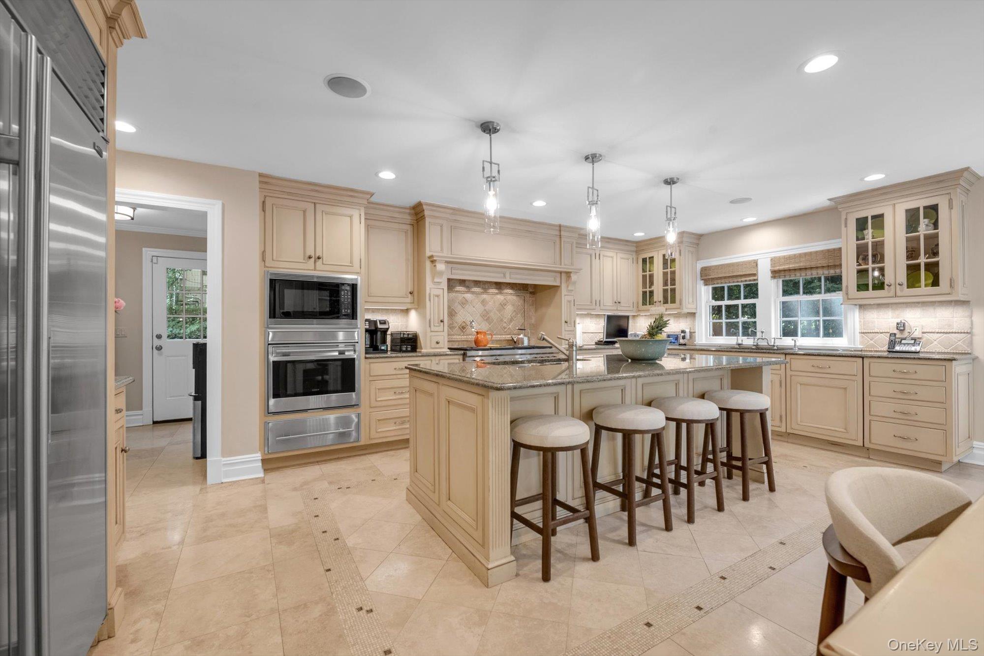 74 Litchfield Road Port Washington, NY 11050 - Photo 13 of 48