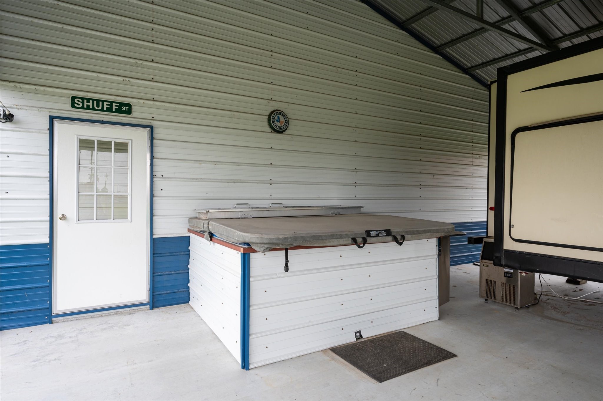 2120 State Highway 87 Crystal Beach, TX 77650 - Photo 19 of 34 Hot tub is negotiable